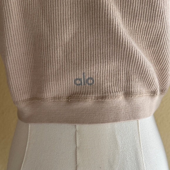 ALO Yoga Seamless Ribbed Long Sleeve Crop Top - Picture 6 of 8